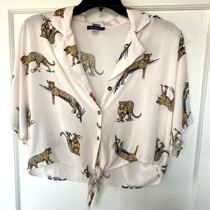 Boxy crop leopard tee